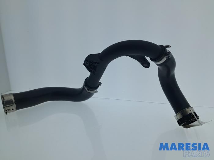 Gebruikte Intercooler Slang Renault Clio V (RJAB) 1.0 TCe 100 12V Prijs € 75,00 Margeregeling aangeboden door Maresia Parts