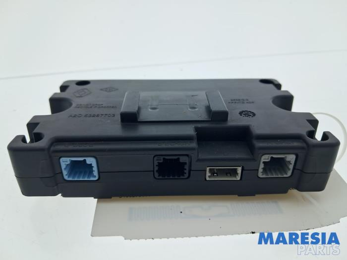 Gebruikte Telefoon Module Renault Grand Scénic III (JZ) 1.4 16V TCe 130 Prijs € 34,99 Margeregeling aangeboden door Maresia Parts
