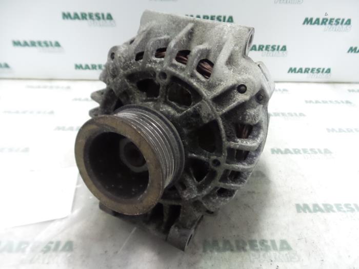 Gebruikte Dynamo Renault Scénic I (JA) 2.0 16V RX4 Prijs € 50,00 Margeregeling aangeboden door Maresia Parts