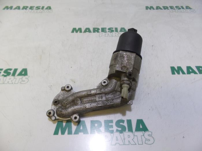 Gebruikte Oliefilterhouder Peugeot 206 (2A/C/H/J/S) 1.4 XR,XS,XT,Gentry Prijs € 35,00 Margeregeling aangeboden door Maresia Parts