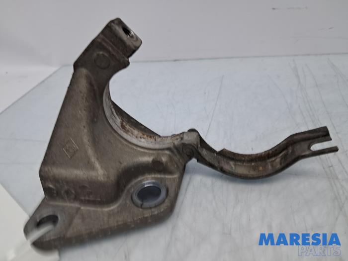 Gebruikte Motorrubber Renault Grand Scénic III (JZ) 1.4 16V TCe 130 Prijs € 24,99 Margeregeling aangeboden door Maresia Parts