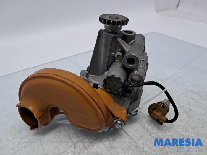Gebruikte Oliepomp Renault Clio IV Estate/Grandtour (7R) 0.9 Energy TCE 90 12V Prijs € 40,00 Margeregeling aangeboden door Maresia Parts