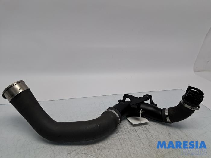 Gebruikte Intercooler Slang Renault Captur I (2R) 1.2 TCE 16V EDC Prijs € 70,00 Margeregeling aangeboden door Maresia Parts