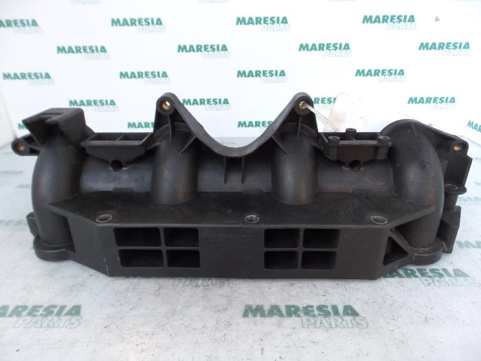 Gebruikte Inlaatspruitstuk Renault Laguna II Grandtour (KG) 2.2 dCi 150 16V Prijs € 30,00 Margeregeling aangeboden door Maresia Parts