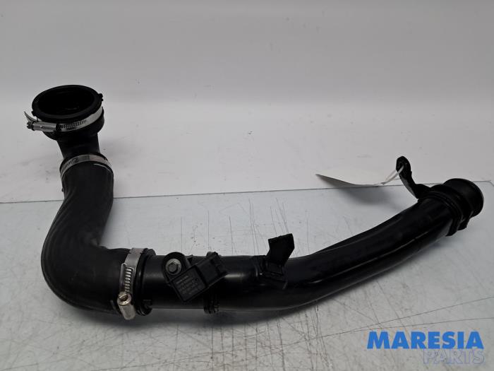 Gebruikte Intercooler Buis Peugeot 308 (L3/L8/LB/LH/LP) 1.6 16V THP Prijs € 50,00 Margeregeling aangeboden door Maresia Parts