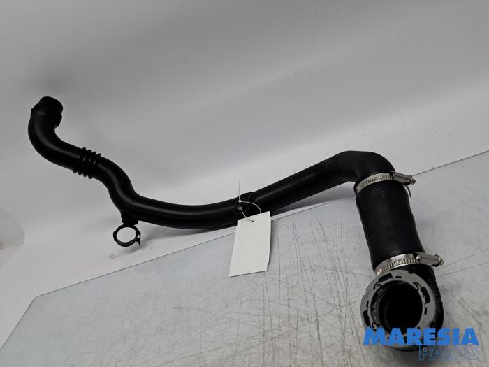 Gebruikte Intercooler Buis Opel Adam 1.0 Ecotec 12V SIDI Turbo Prijs € 25,00 Margeregeling aangeboden door Maresia Parts