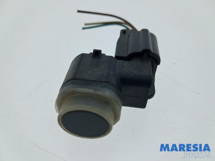 Gebruikte PDC Sensor Renault Trafic (1FL/2FL/3FL/4FL) 1.6 dCi 95 Prijs € 23,60 Inclusief btw aangeboden door Maresia Parts