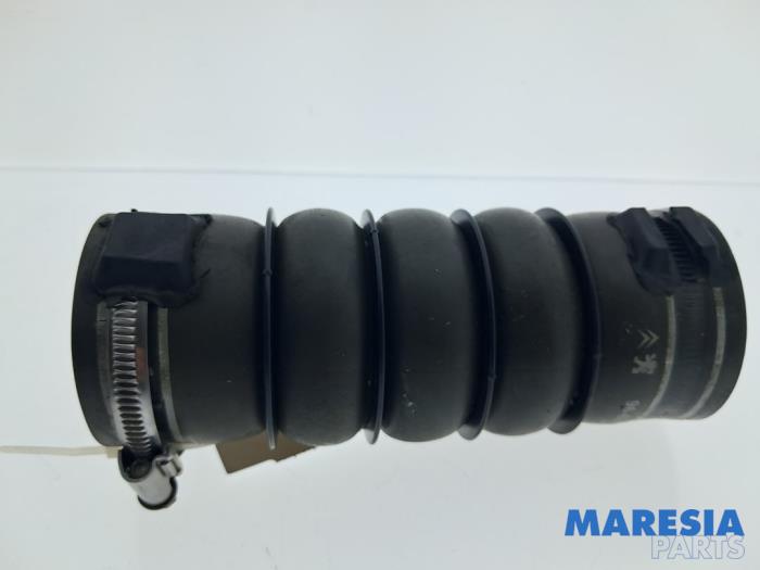 Gebruikte Intercooler Slang Citroen DS3 (SA) 1.6 16V VTS THP 155 Prijs € 25,00 Margeregeling aangeboden door Maresia Parts