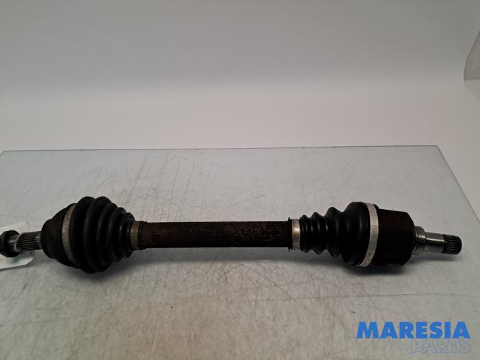 Gebruikte Aandrijfas links-voor Citroen DS3 (SA) 1.6 16V VTS THP 155 Prijs € 34,00 Margeregeling aangeboden door Maresia Parts
