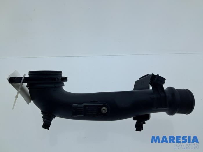 Gebruikte Intercooler Buis Fiat Panda (312) 0.9 TwinAir Turbo 80 Prijs € 40,00 Margeregeling aangeboden door Maresia Parts