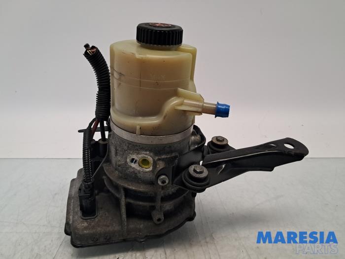 Gebruikte Servopomp Renault Trafic (1FL/2FL/3FL/4FL) 1.6 dCi 95 Prijs € 302,49 Inclusief btw aangeboden door Maresia Parts