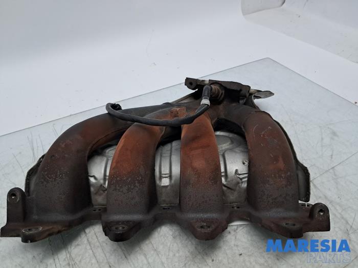 Gebruikte Spruitstuk Uitlaat Renault Grand Scénic II (JM) 2.0 16V Prijs € 50,00 Margeregeling aangeboden door Maresia Parts