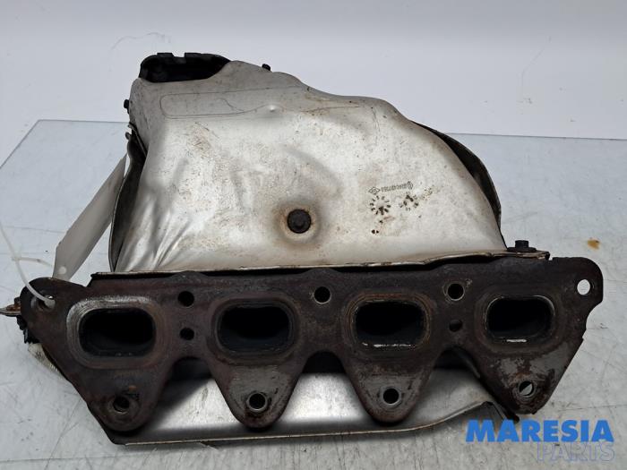 Gebruikte Spruitstuk Uitlaat Renault Scénic III (JZ) 1.6 16V Prijs € 34,50 Margeregeling aangeboden door Maresia Parts