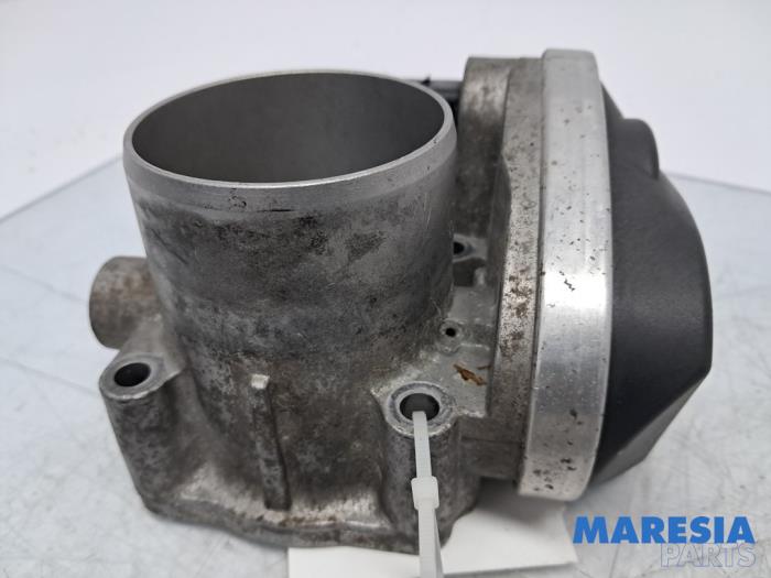 Gebruikte Gasklephuis Renault Scénic III (JZ) 1.6 16V Prijs € 60,00 Margeregeling aangeboden door Maresia Parts