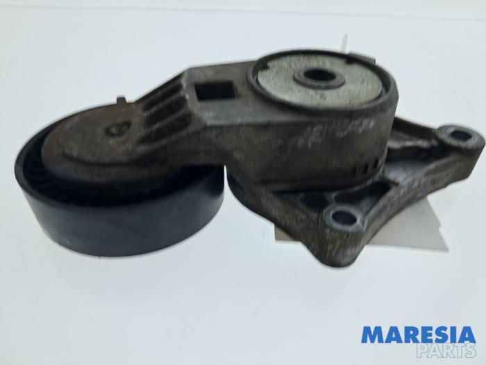 Gebruikte Spanrol Multiriem Fiat 500X (334) 1.6 E-torq 16V Prijs € 89,99 Margeregeling aangeboden door Maresia Parts