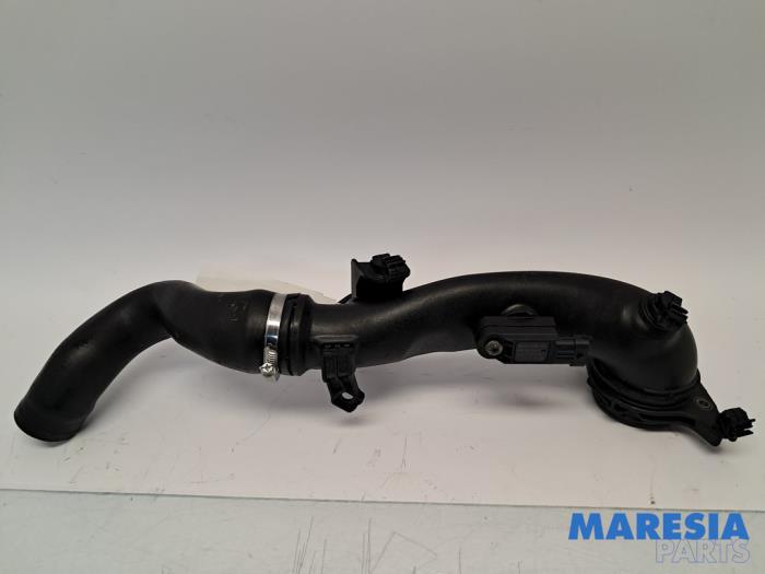 Gebruikte Intercooler Buis Fiat 500C (312) 0.9 TwinAir 85 Prijs € 40,00 Margeregeling aangeboden door Maresia Parts