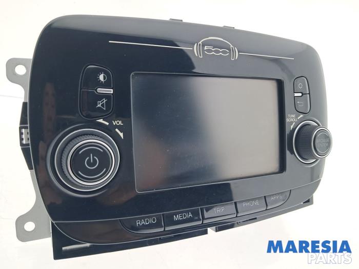 Gebruikte Display Multi Media regelunit Fiat 500C (312) 0.9 TwinAir 85 Prijs € 335,00 Margeregeling aangeboden door Maresia Parts