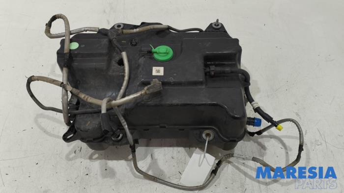 Gebruikte Ureumreservoir Renault Trafic (1FL/2FL/3FL/4FL) 2.0 dCi 16V 130 Prijs € 332,75 Inclusief btw aangeboden door Maresia Parts