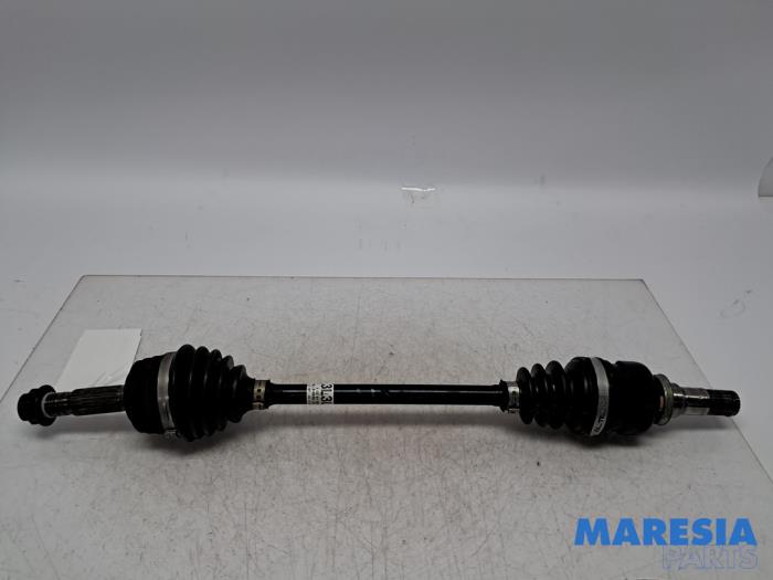 Gebruikte Steekas links-voor Peugeot 108 1.0 12V VVT-i Prijs € 50,00 Margeregeling aangeboden door Maresia Parts