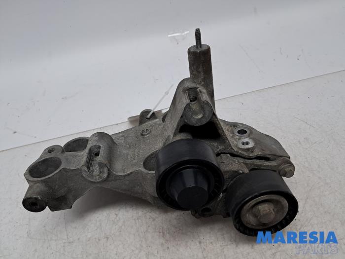Gebruikte Dynamosteun onder Renault Master III (MA/MB/MC/MD/MH/MF/MG/MH) 2.3 dCi 135 16V FWD Prijs € 54,45 Inclusief btw aangeboden door Maresia Parts