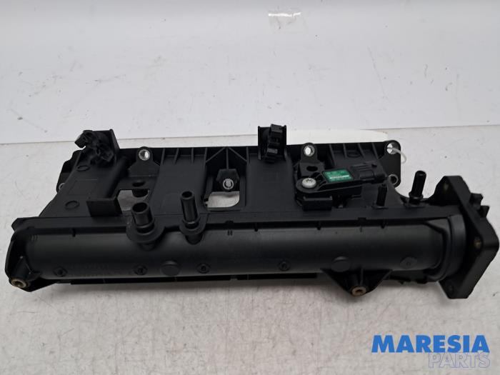 Gebruikte Inlaatspruitstuk Renault Captur I (2R) 1.2 TCE 16V EDC Prijs € 60,00 Margeregeling aangeboden door Maresia Parts