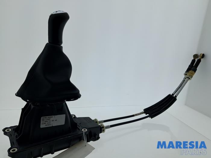 Gebruikte Versnellingspook Renault Captur I (2R) 0.9 Energy TCE 12V Prijs € 49,99 Margeregeling aangeboden door Maresia Parts