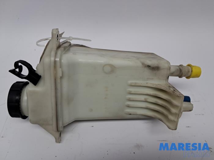 Gebruikte Servo Oliereservoir Peugeot Boxer (U9) 2.2 HDi 110 Euro 5 Prijs € 42,35 Inclusief btw aangeboden door Maresia Parts
