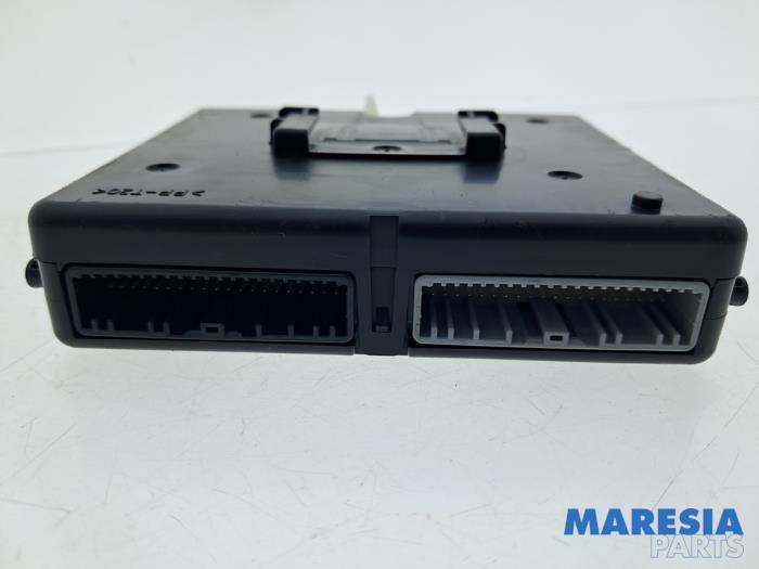 Gebruikte Kachelcomputer Renault Arkana (RJLL) 1.6 E-Tech 145 16V Prijs € 151,25 Inclusief btw aangeboden door Maresia Parts