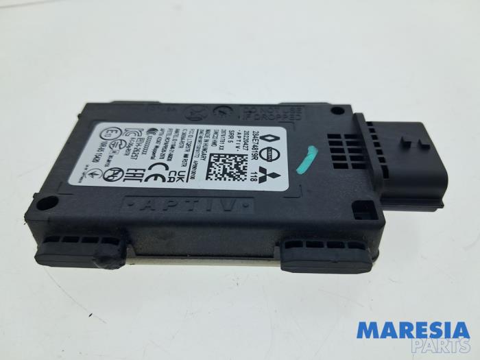 Gebruikte Radar sensor Renault Arkana (RJLL) 1.6 E-Tech 145 16V Prijs € 121,00 Inclusief btw aangeboden door Maresia Parts