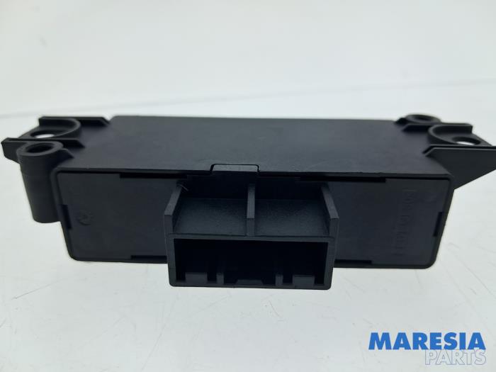Gebruikte Module PDC Renault Arkana (RJLL) 1.6 E-Tech 145 16V Prijs € 30,00 Inclusief btw aangeboden door Maresia Parts