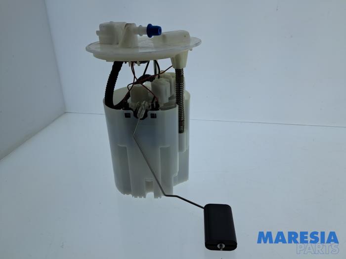 Gebruikte Tank element Pomp Renault Twingo III (AH) 1.0 SCe 70 12V Prijs € 30,00 Margeregeling aangeboden door Maresia Parts