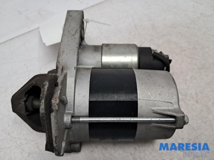 Gebruikte Startmotor Renault Twingo III (AH) 1.0 SCe 70 12V Prijs € 35,00 Margeregeling aangeboden door Maresia Parts