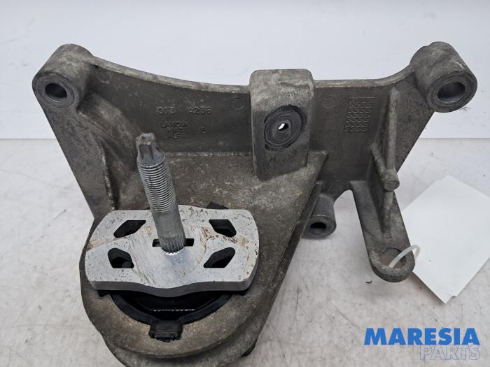Gebruikte Motorrubber Fiat Panda (312) 0.9 TwinAir Turbo 85 Prijs € 50,00 Margeregeling aangeboden door Maresia Parts