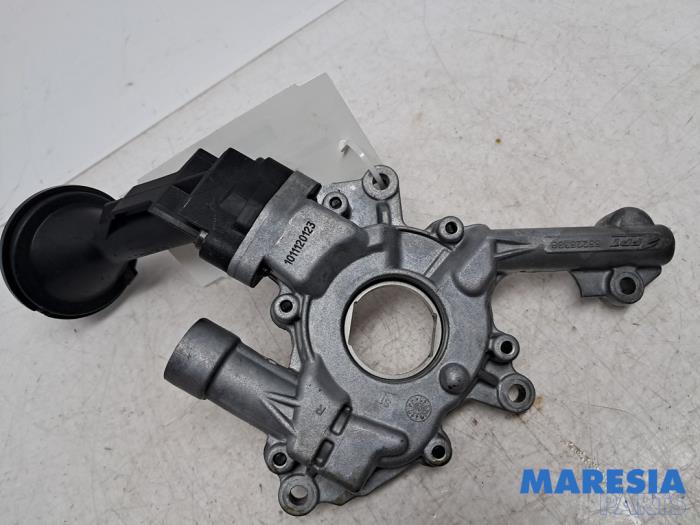 Gebruikte Oliepomp Fiat Panda (312) 0.9 TwinAir Turbo 85 Prijs € 50,00 Margeregeling aangeboden door Maresia Parts