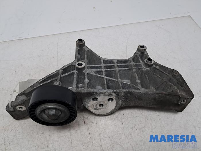 Gebruikte Dynamosteun onder Fiat Panda (312) 0.9 TwinAir 60 Prijs € 40,00 Margeregeling aangeboden door Maresia Parts