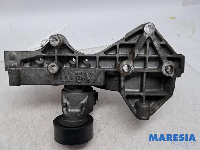 Gebruikte Dynamosteun onder Fiat Ducato (250) 2.3 D 180 Multijet Prijs € 42,35 Inclusief btw aangeboden door Maresia Parts