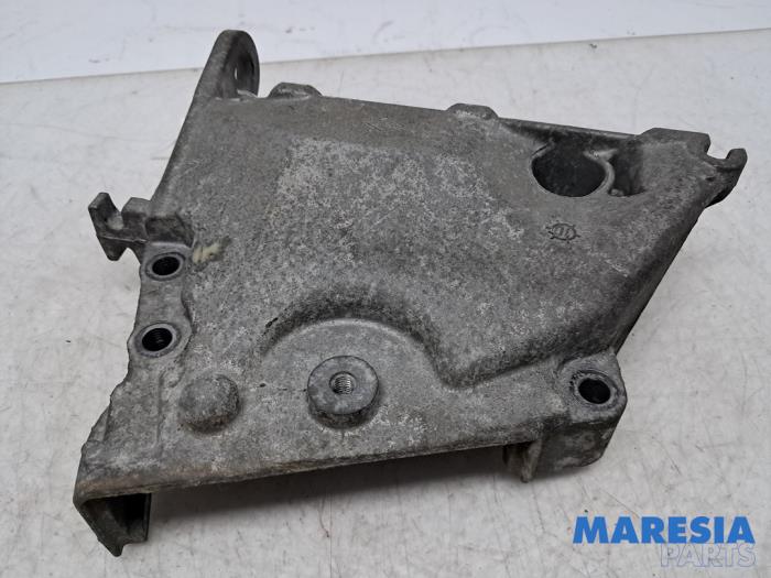 Gebruikte Motorrubber Renault Twingo II (CN) 1.2 16V Prijs € 30,00 Margeregeling aangeboden door Maresia Parts