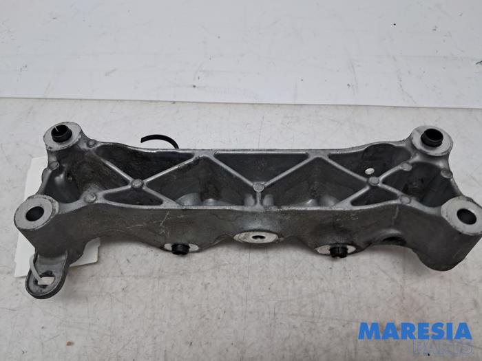 Gebruikte Motorsteun Peugeot 5008 I (0A/0E) 1.6 THP 16V Prijs € 20,00 Margeregeling aangeboden door Maresia Parts