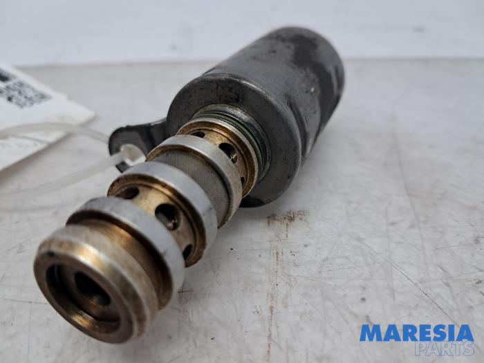 Sensor Nokkenas van een Peugeot 5008 I (0A/0E) 1.6 THP 16V 2011