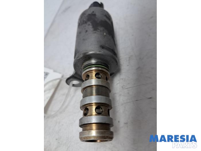 Sensor Nokkenas van een Peugeot 5008 I (0A/0E) 1.6 THP 16V 2011