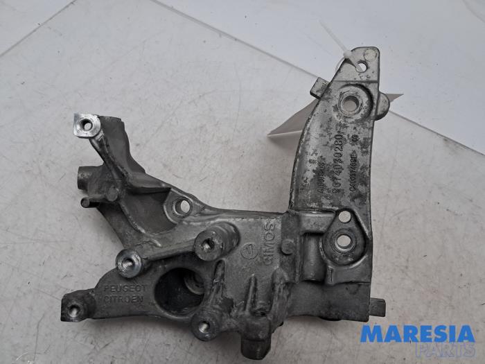 Gebruikte Dynamosteun boven Peugeot Partner (GC/GF/GG/GJ/GK) 1.6 HDI 90 Prijs € 36,30 Inclusief btw aangeboden door Maresia Parts