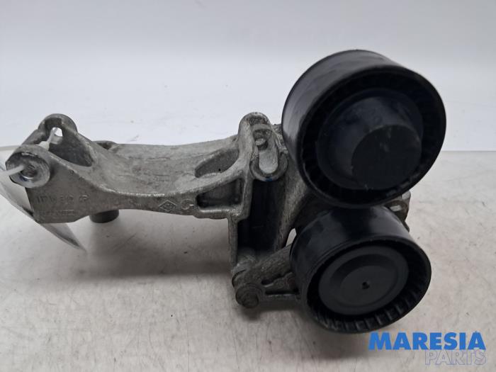 Gebruikte Dynamosteun boven Renault Trafic (1FL/2FL/3FL/4FL) 1.6 dCi 95 Prijs € 42,29 Inclusief btw aangeboden door Maresia Parts