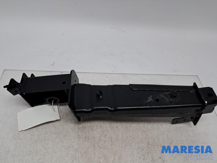 Gebruikte Subframe Renault Espace (RFCJ) 1.6 Tce 200 Prijs € 75,00 Margeregeling aangeboden door Maresia Parts