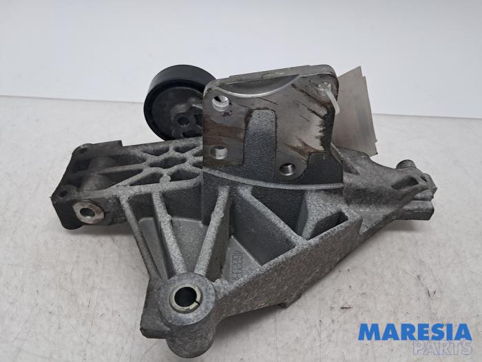 Gebruikte Dynamosteun boven Fiat 500 (312) 1.2 Prijs € 49,95 Margeregeling aangeboden door Maresia Parts