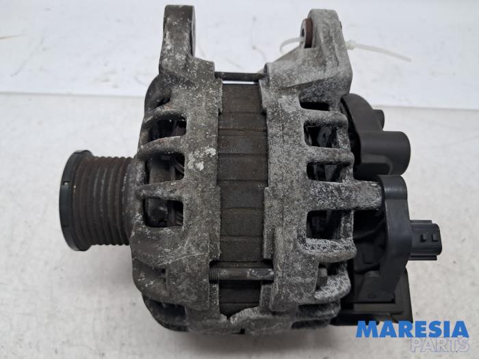 Gebruikte Dynamo Renault Twingo III (AH) 1.0 SCe 70 12V Prijs € 90,00 Margeregeling aangeboden door Maresia Parts