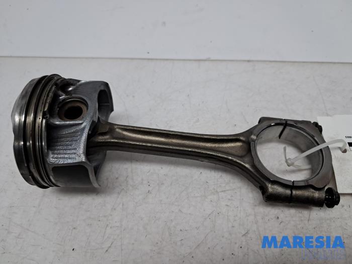 Gebruikte Zuiger Citroen C4 Grand Picasso (3A) 1.2 12V PureTech 130 Prijs € 50,00 Margeregeling aangeboden door Maresia Parts