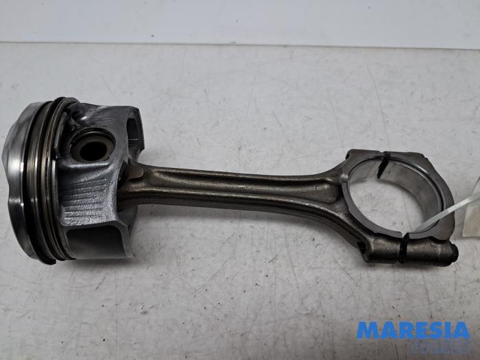 Gebruikte Zuiger Citroen C4 Grand Picasso (3A) 1.2 12V PureTech 130 Prijs € 50,00 Margeregeling aangeboden door Maresia Parts