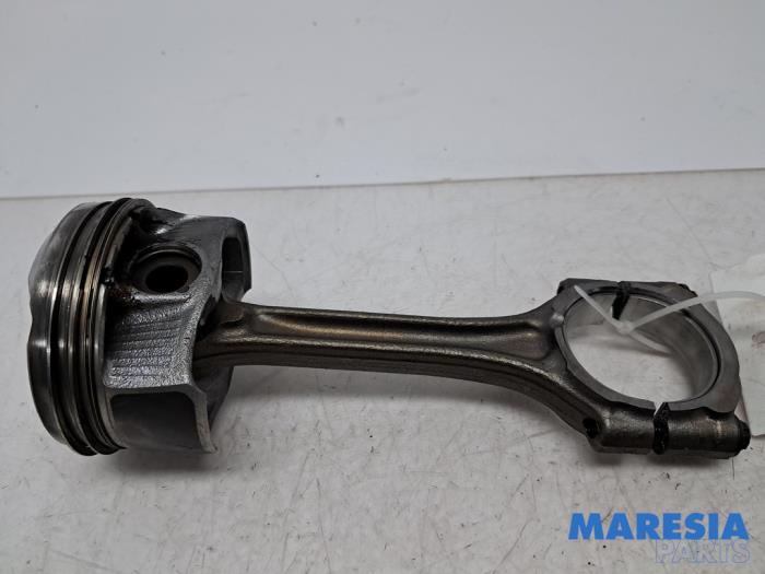 Gebruikte Zuiger Citroen C4 Grand Picasso (3A) 1.2 12V PureTech 130 Prijs € 50,00 Margeregeling aangeboden door Maresia Parts