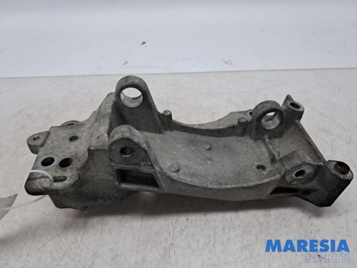 Gebruikte Dynamosteun boven Citroen C5 III Berline (RD) 2.0 16V Prijs € 24,95 Margeregeling aangeboden door Maresia Parts