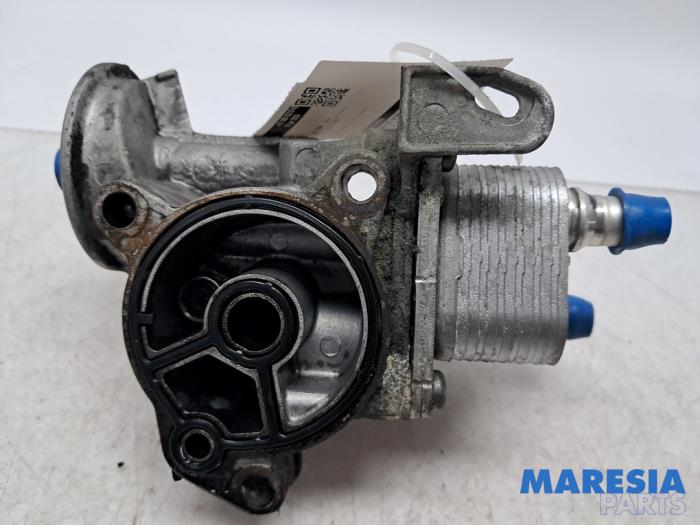 Gebruikte Oliefilterhouder Opel Movano 2.2 D 140 Prijs € 151,25 Inclusief btw aangeboden door Maresia Parts
